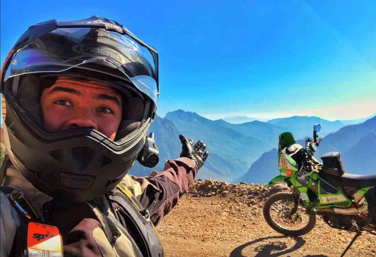 Bernardo Logar, influencer messicano fa il giro del mondo in moto. Gliela rubano a Catania