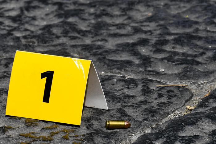 Napoli. Far-west in via Toledo: spari nel bar, ferito dipendente incensurato