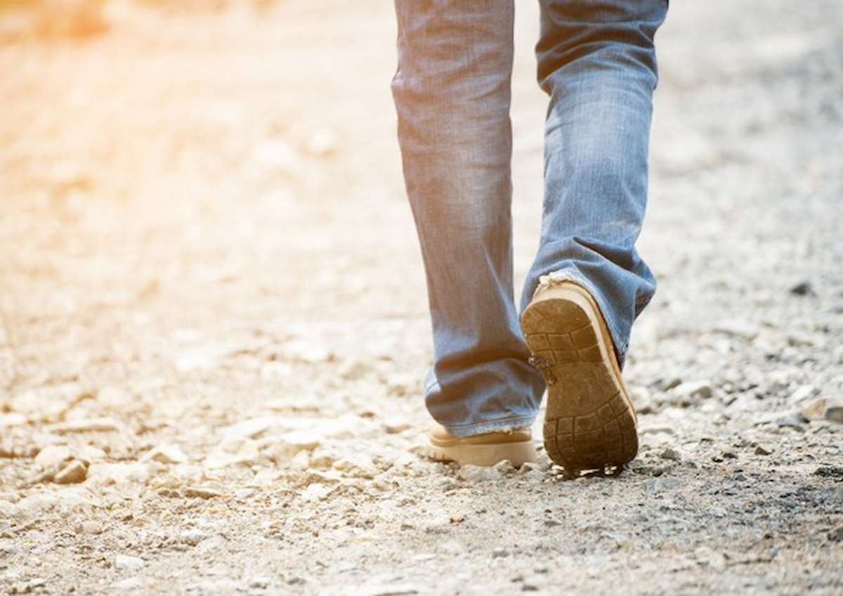 Cammini lentamente a 45 anni? Forse stai invecchiando più in fretta