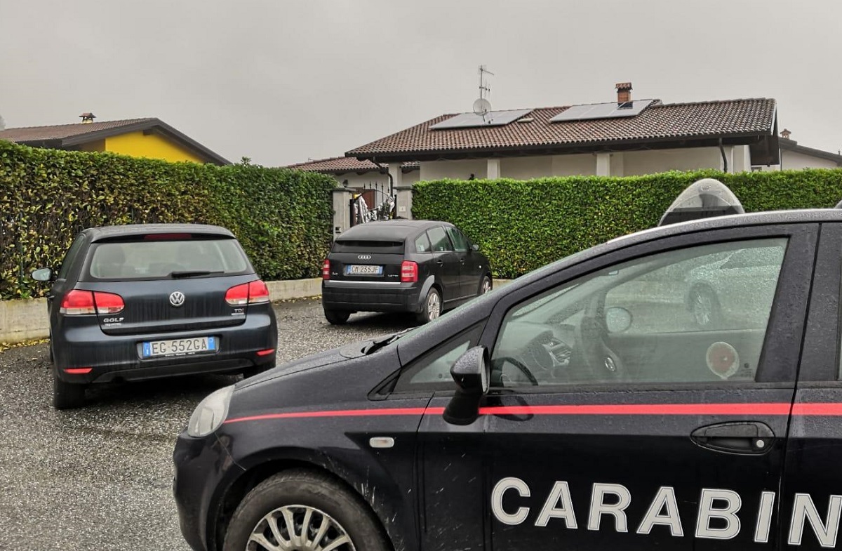 Loranzè (Torino): resta impigliata al cancello di casa, morta a 18 anni
