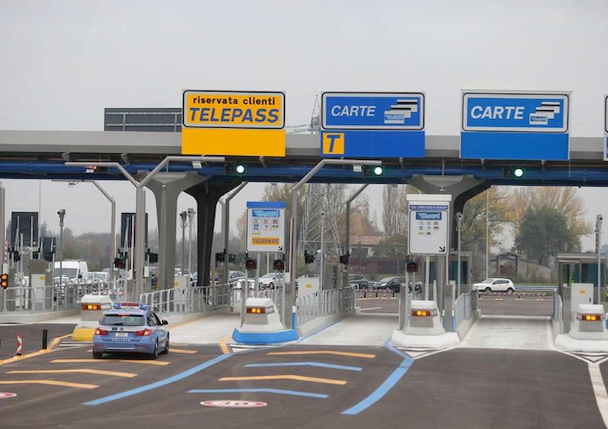 A31, assalto a colpi di ascia al casello di Piacenza D'Adige