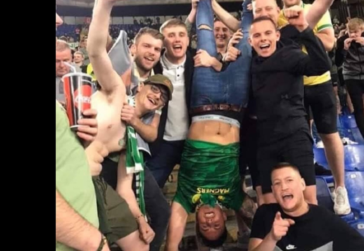 Tifosi Celtic a testa in giù, sfottò ai laziali: citano piazzale Loreto dopo la vittoria