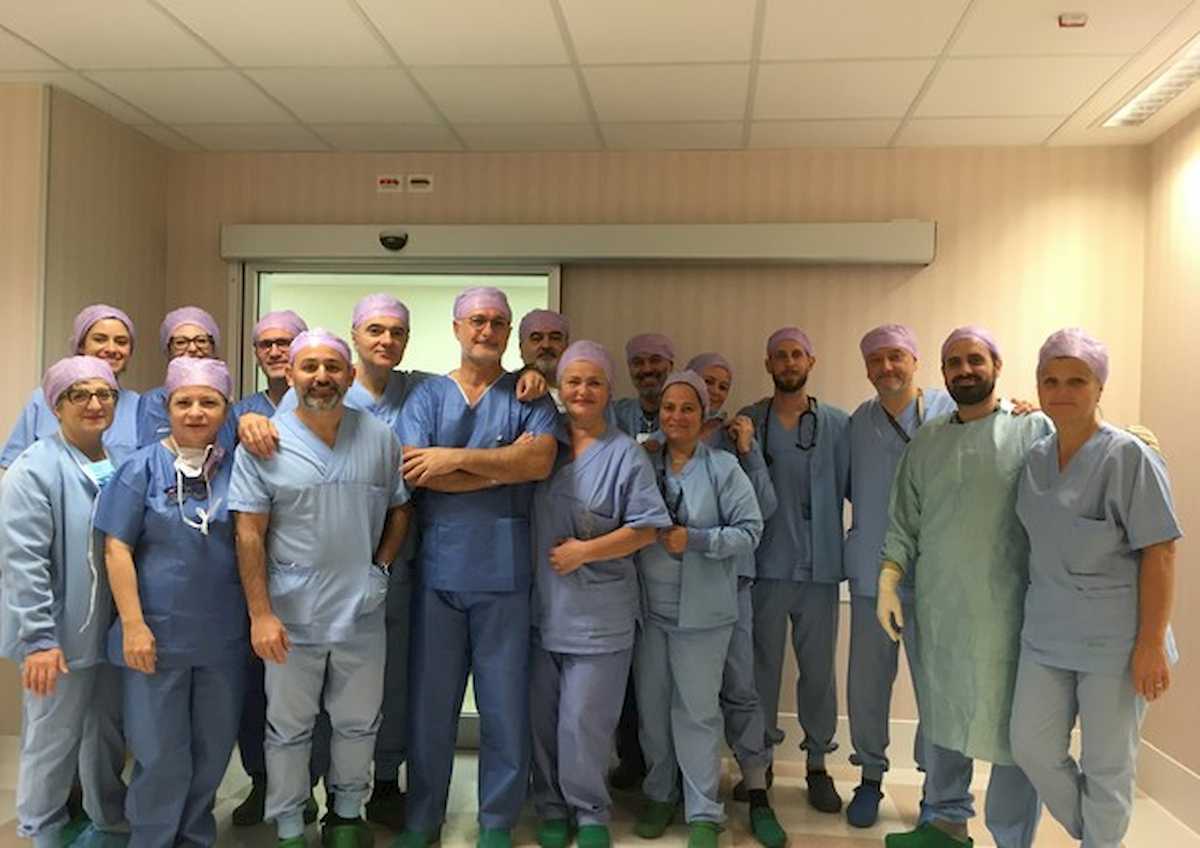 Cesena, gli asportano tumore al cervello da sveglio mentre suona il piano