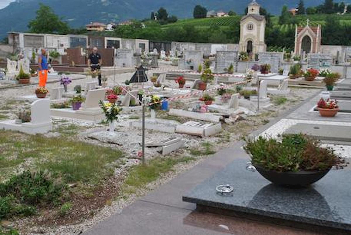 Stefanaconi (Vibo Valentia), va al cimitero e si dà fuoco: morto in ospedale