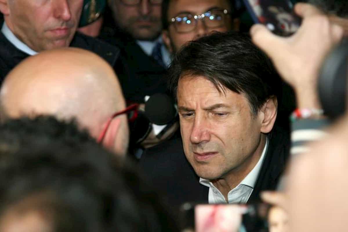 Giuseppe Conte tra due fuochi di gente: Ilva, frattura tra operai e chi la vuole chiusa