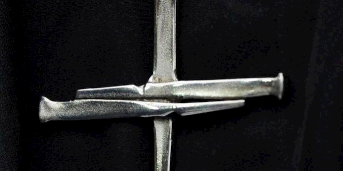 Francia: prete ucciso con un crocifisso