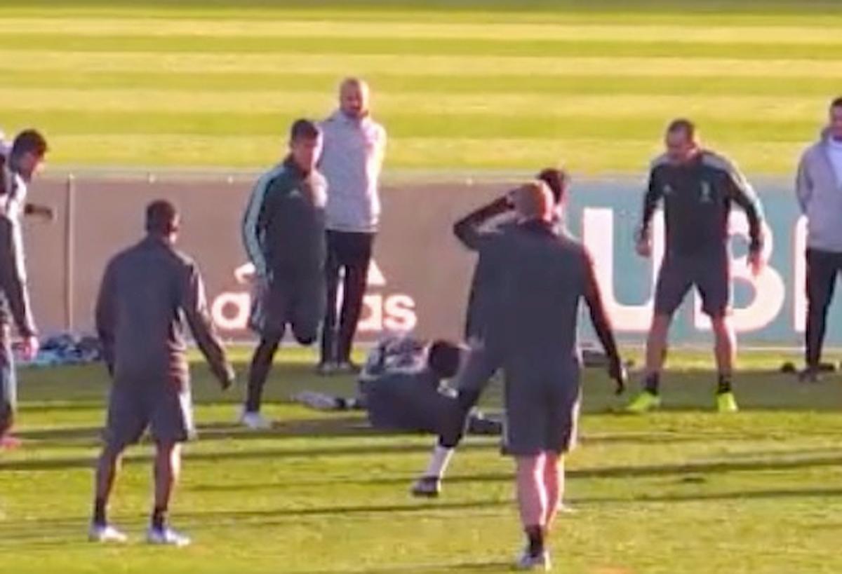 Juventus-Atletico, brutta entrata di Cuadrado su Dybala