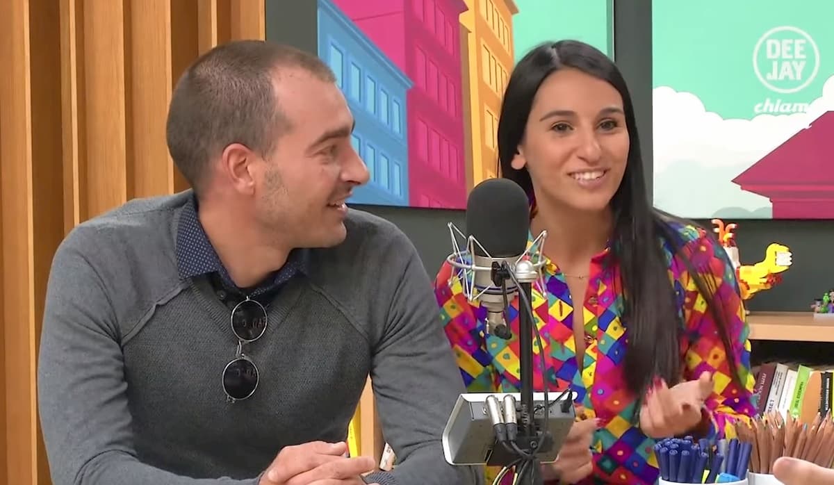 Danika Mori, l'attrice a luci rosse a Radio Deejay: "Mia madre mi preferirebbe disoccupata"