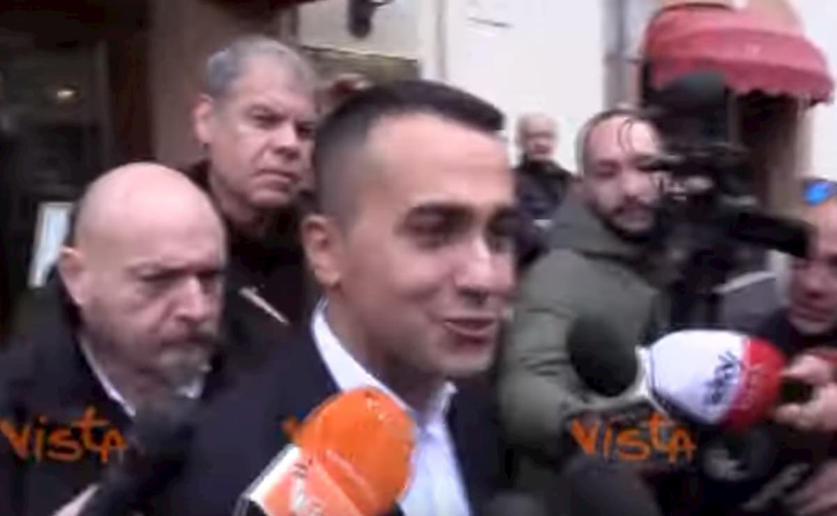 Di Maio dopo incontro con Grillo: "D'accordo su tutto, smentite leggende metropolitane"