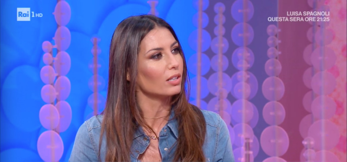 Elisabetta Gregoraci e l'incidente sexy in diretta a Vieni da me