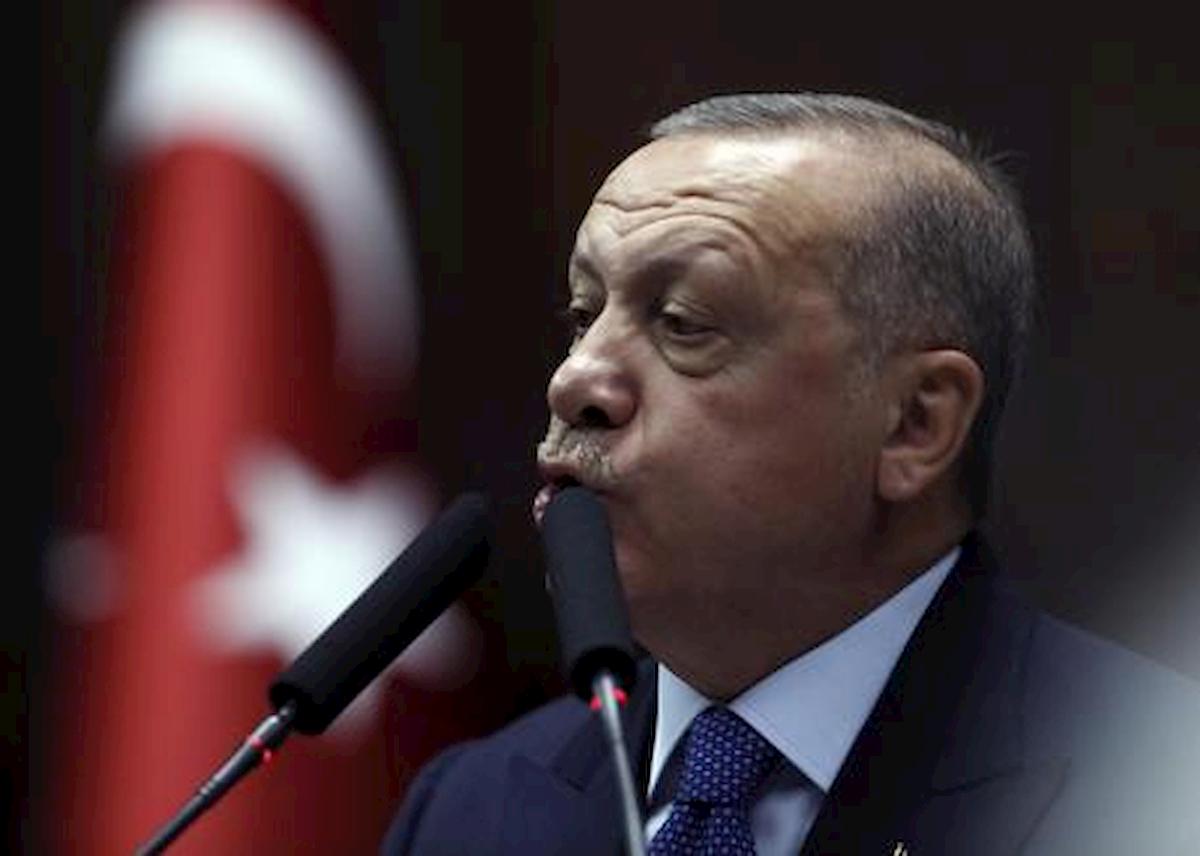 Istanbul-Roma, Erdogan tribuna: saluto militare bambini