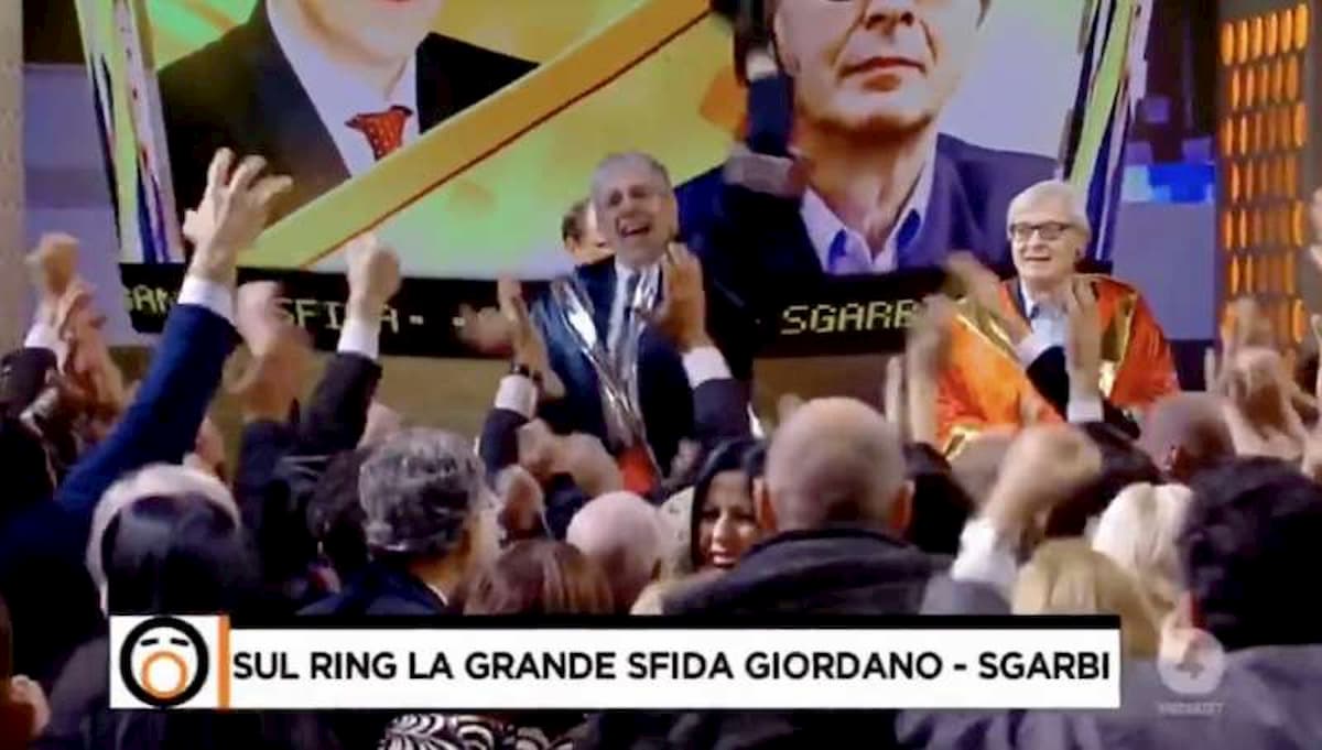 Mario Giordano a Vittorio Sgarbi: "Volevi candidarti nel Pci". Il critico d'arte: "Bugie". E giù insulti...