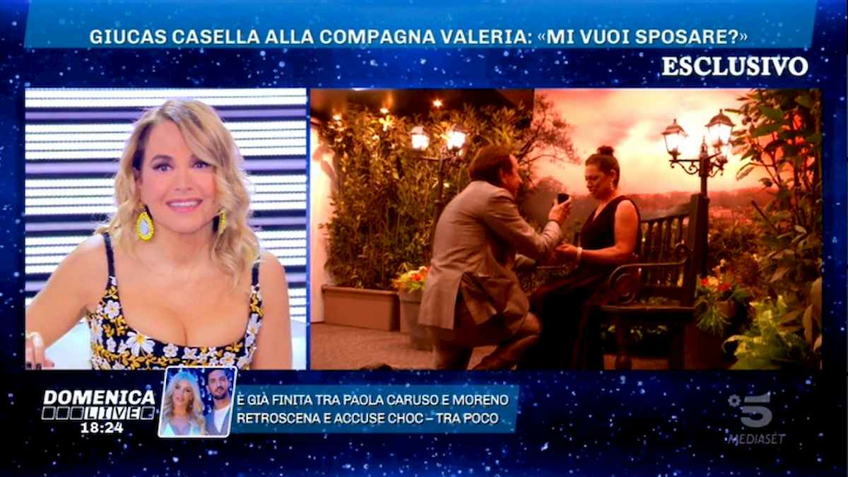 Domenica Live, Giucas Casella fa la proposta di matrimonio in diretta alla compagna Valeria