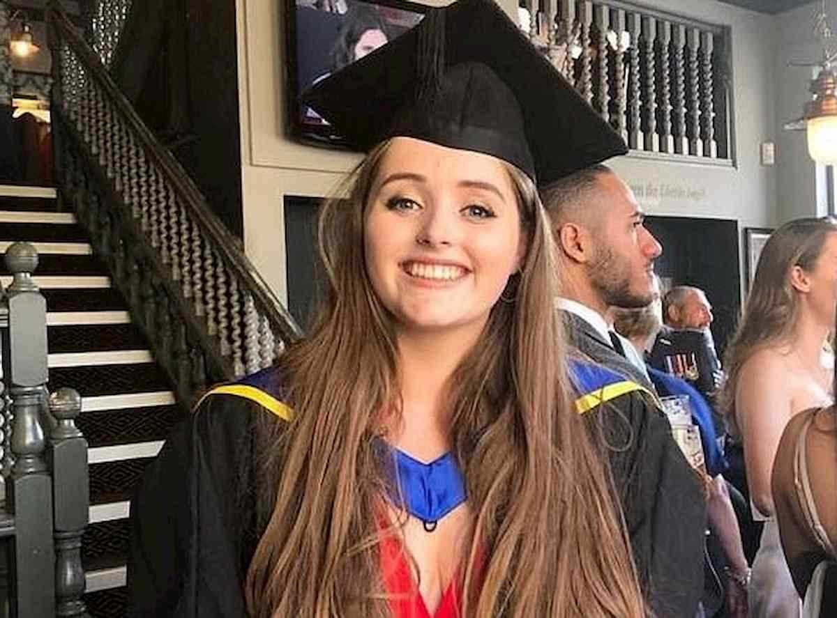 Grace Millane, il killer di Tinder cercava su Google: "Avvoltoi mangia carne in Nuova Zelanda"