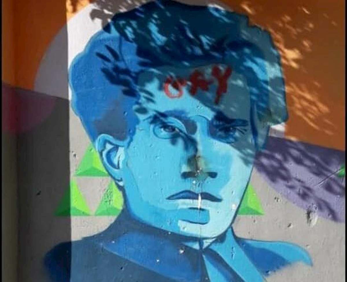 "Antonio Gramsci gay": imbrattato il murales dell'intellettuale a Turi