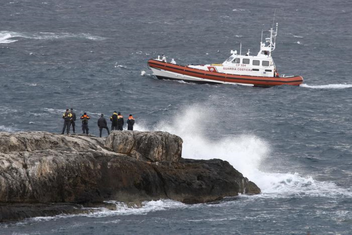 Migranti, robot individua barcone davanti Lampedusa