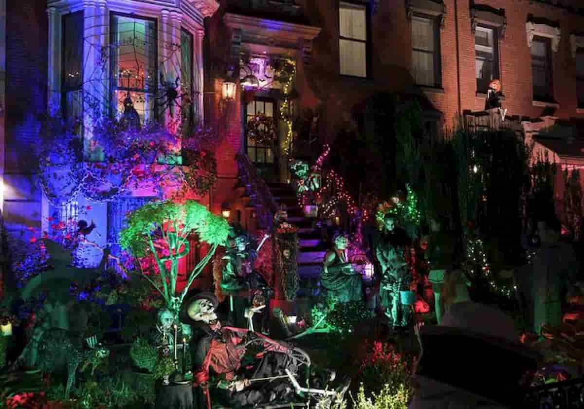 Halloween drammatico a Chicago: bimba di 7 anni fa dolcetto o scherzetto, ferita da proiettile