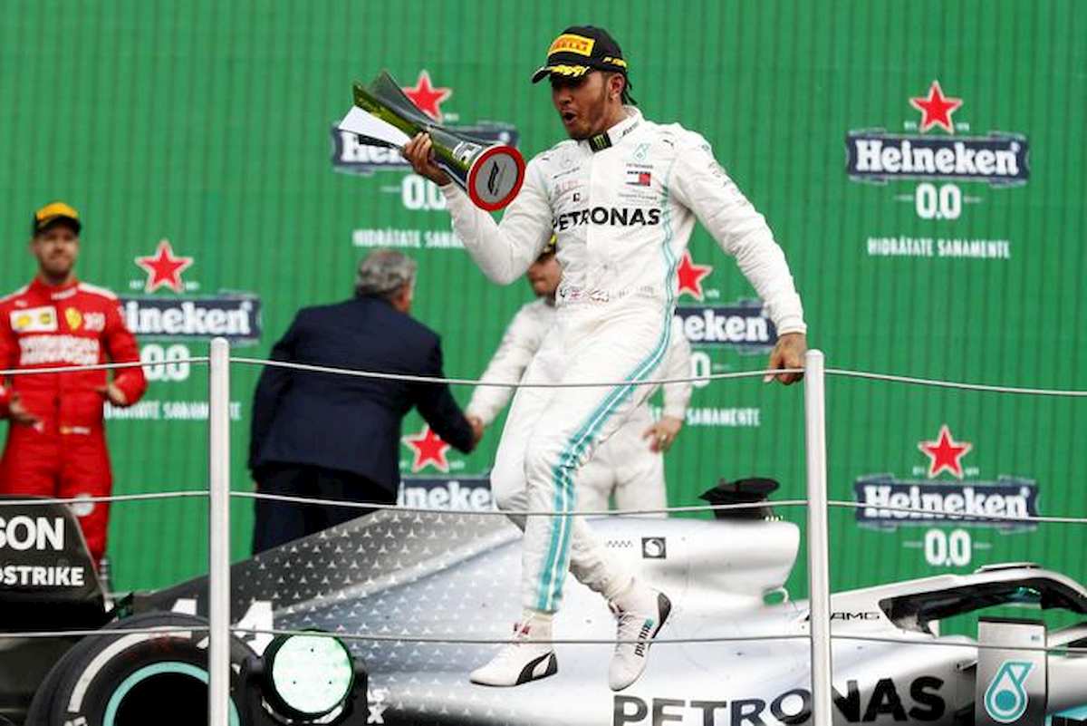 Ferrari su Hamilton, arriva il botta e risposta tra il pilota e Binotto