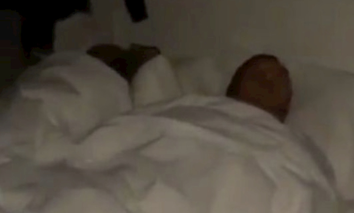 Ilary Blasi e Totti beccati a letto, foto già virale su Instagram