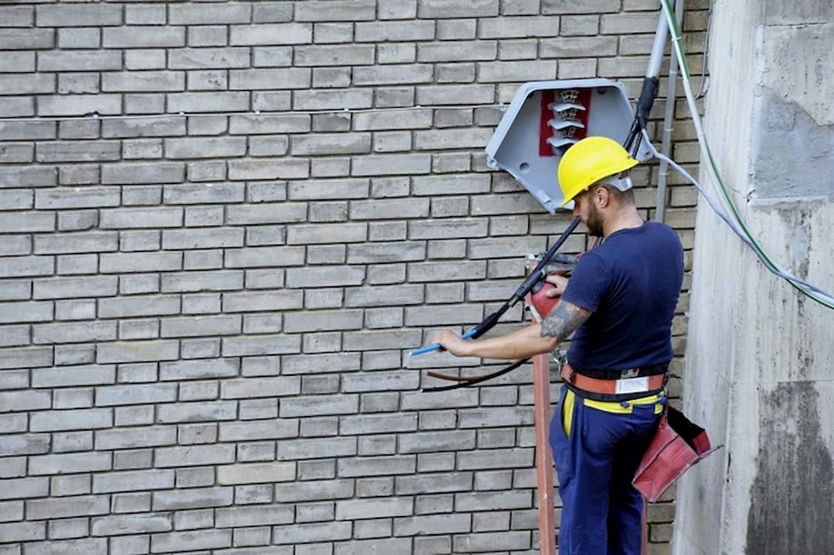 Istat: cresce l'occupazione (+217mila su anno) ma solo grazie a partite Iva e stagionali