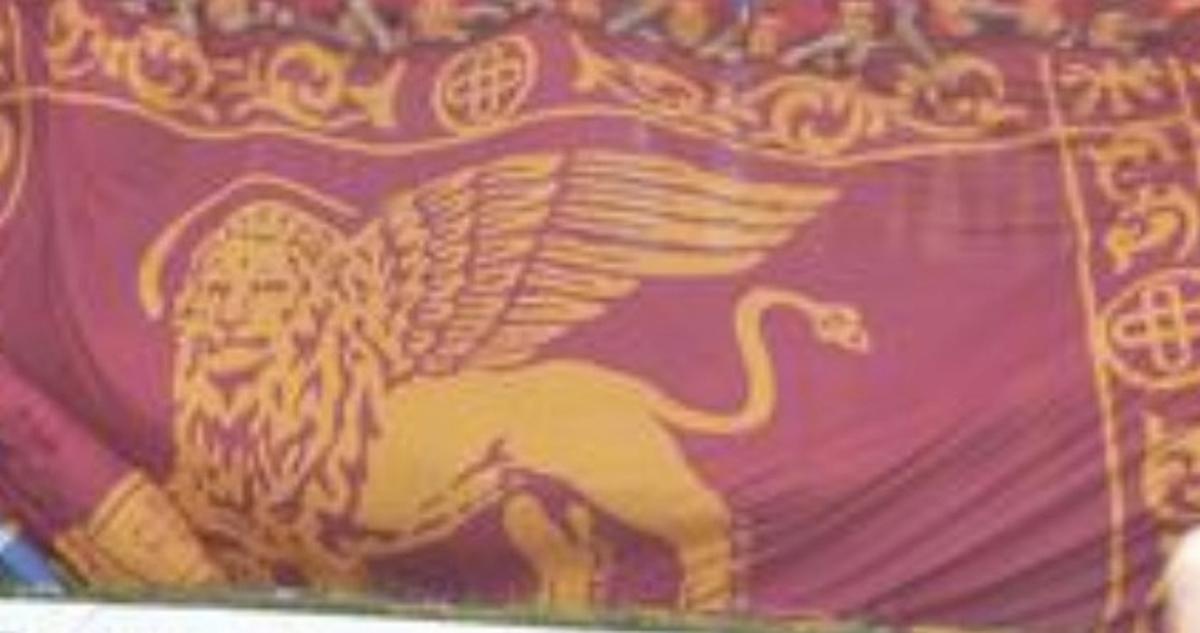 Venezia, tifosi Vicenza allo stadio con bandiere Leone