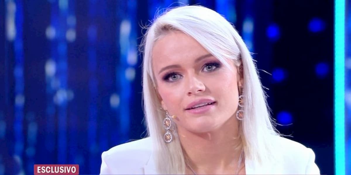 Live Non รจ la DโUrso, Mercedesz Henger sul padre biologico:ย "Vive in Germania e ha una famiglia"