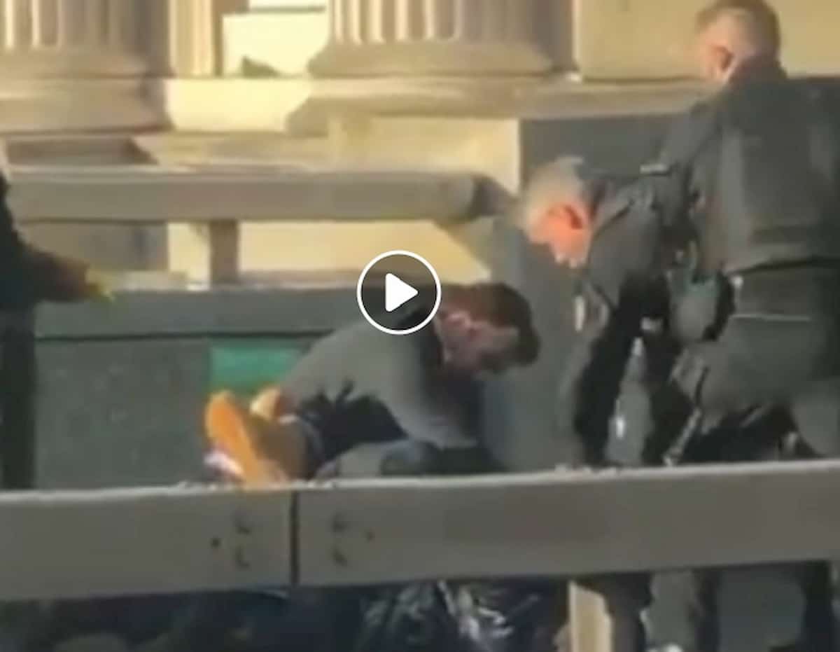 Londra, un uomo col coltello ucciso a colpi d'arma da fuoco dalla polizia a London Bridge. Attentato?