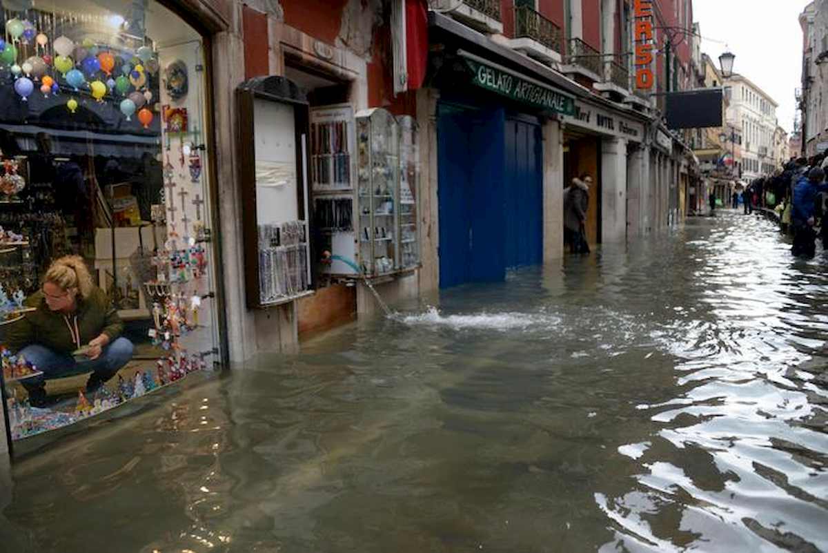 Maltempo, black out nella notte in Alto Adige. A Venezia nuova punta massima di marea a 115 cm