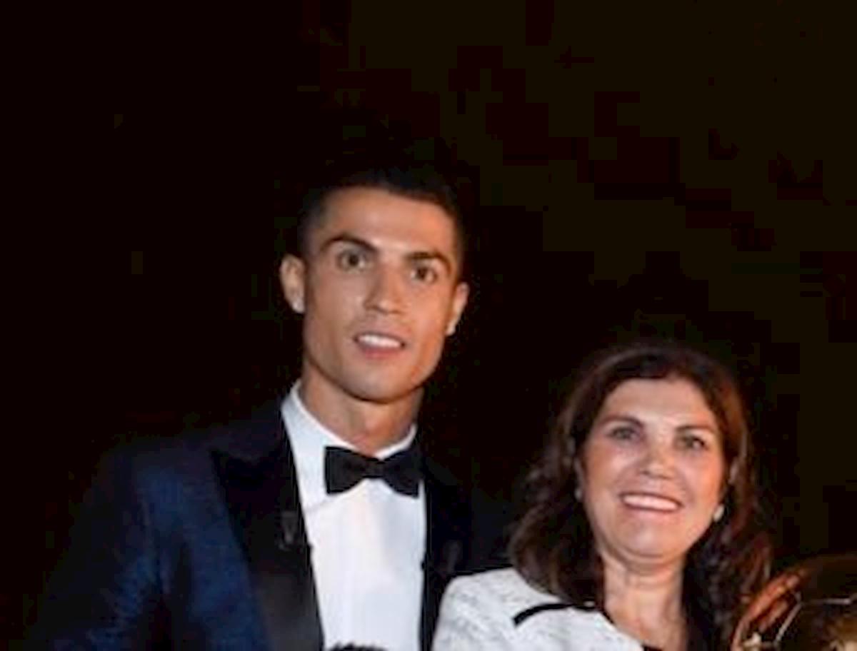 Mamma Cristiano Ronaldo mafia calcio non fa vincere mio figlio