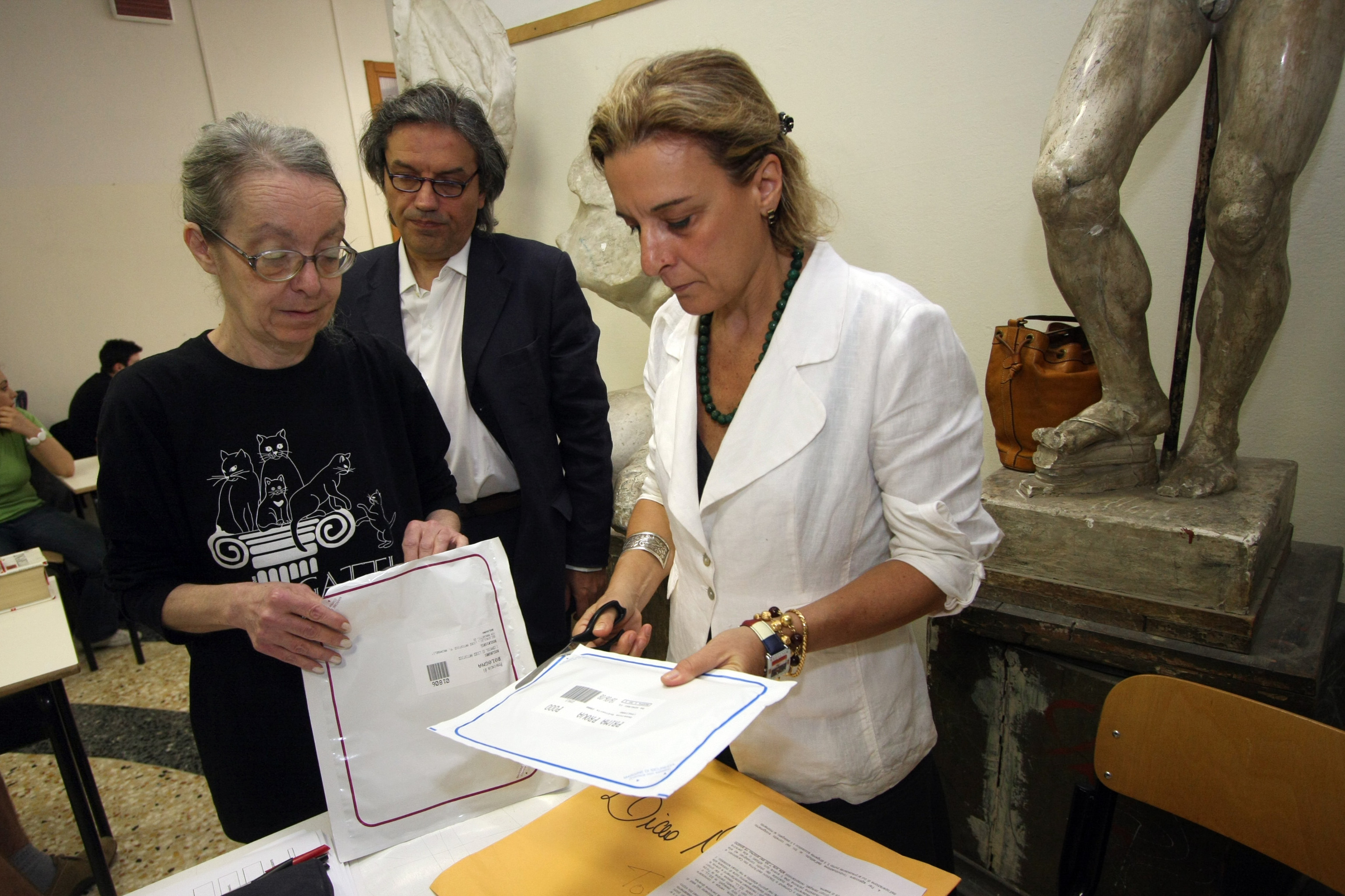 Maturità, ministro Fioramonti annuncia abolizione buste