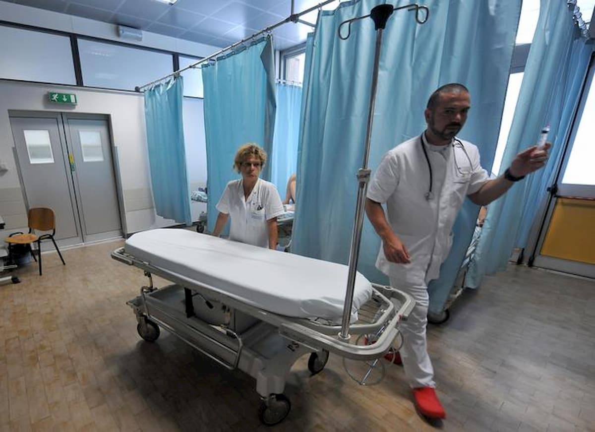 Medici, 190 euro lordi al mese di aumento. Via libera al nuovo contratto nazionale