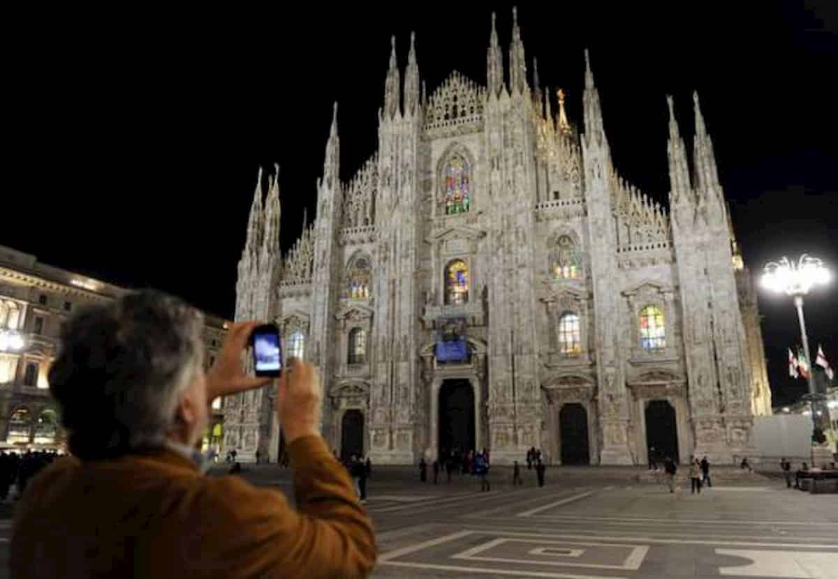 Milano: guardia giurata accoltella collega durante il servizio vicino al Duomo. Lite o scherzo?
