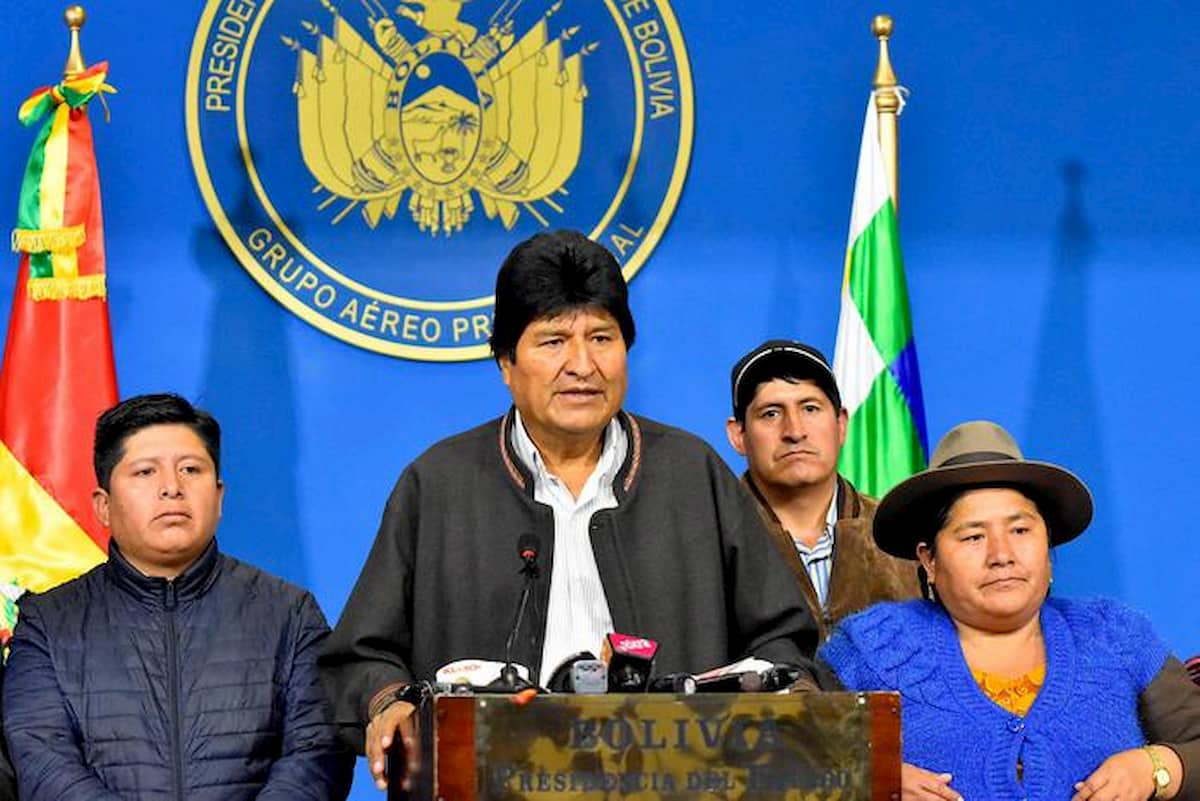 Bolivia: ordine di cattura per Morales che scappa