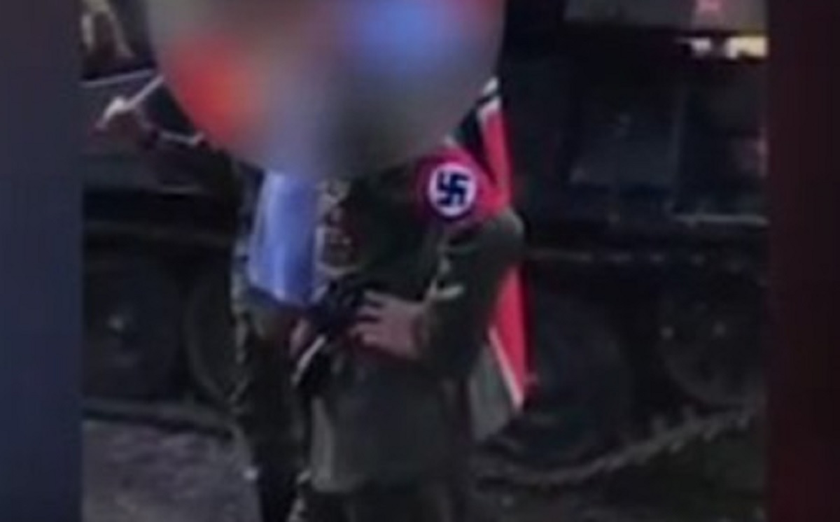 Vestiti da nazisti al Lucca Comics con un finto carro armato: indaga la Digos