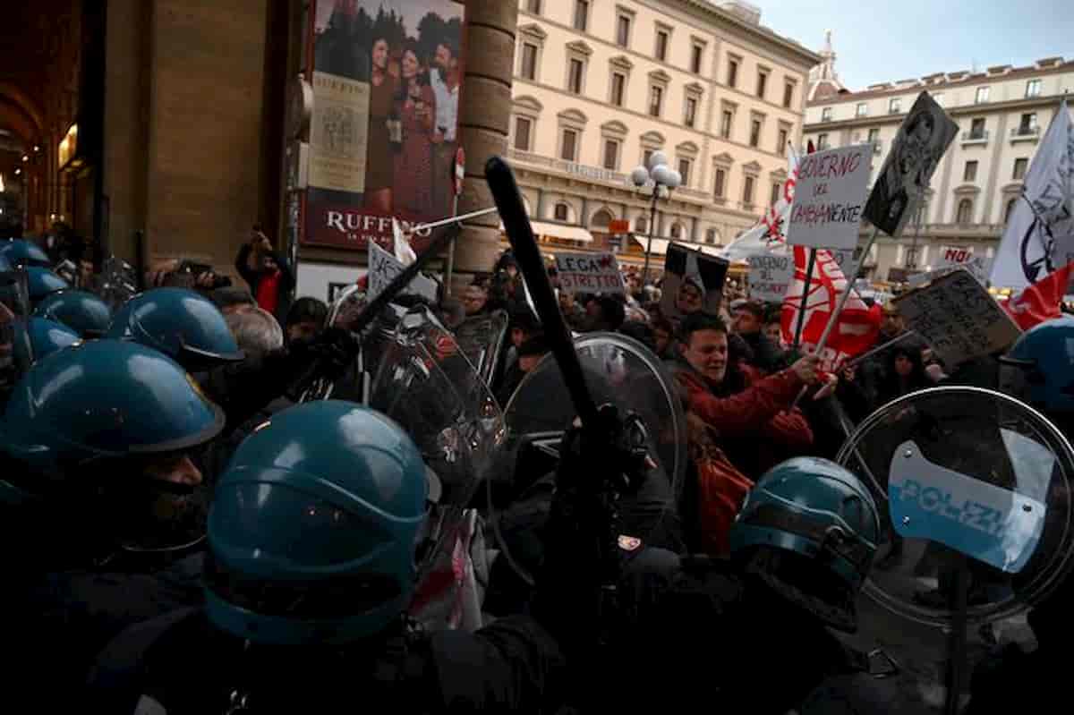 Numero identificativo per forze dell'ordine impegnati alla manifestazione, proposta di legge in Commissione