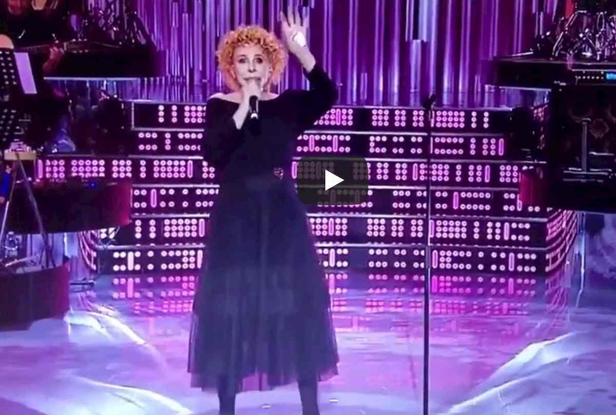 Ornella Vanoni sbotta in diretta tv: "Non si vede un caz... Ricomincio!" VIDEO