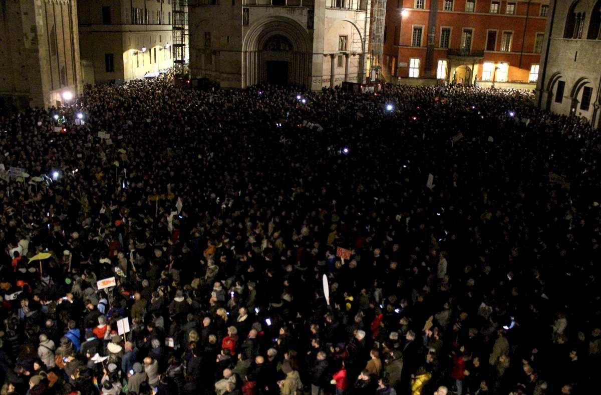 parma sardine in piazza