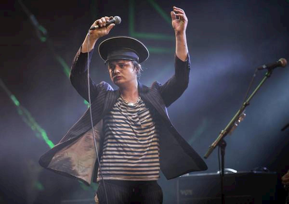 Pete Doherty arrestato ancora a Parigi per rissa: lo avevano appena rilasciato dopo il fermo per droga