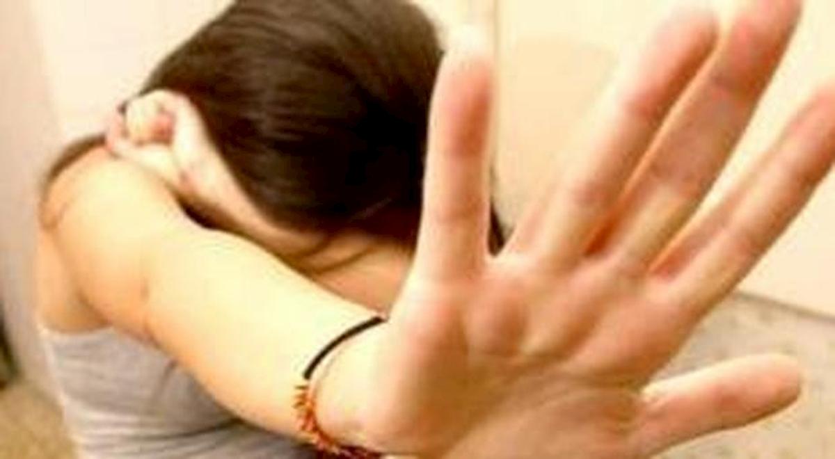 Torino, 15enne picchiata mentre andava a scuola. "Mi urlava non puoi vestirti da maschio"