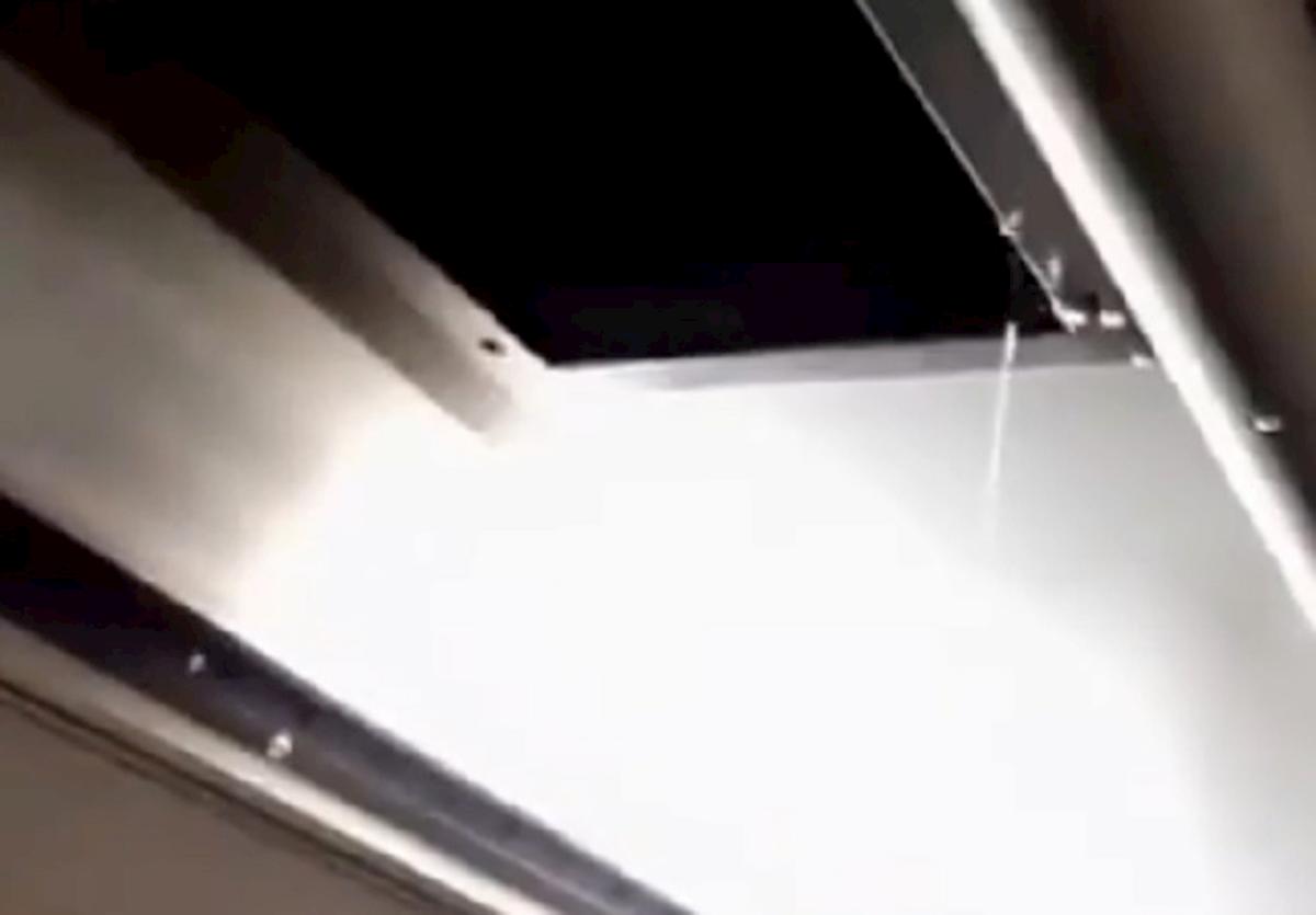 piove nel bus a roma