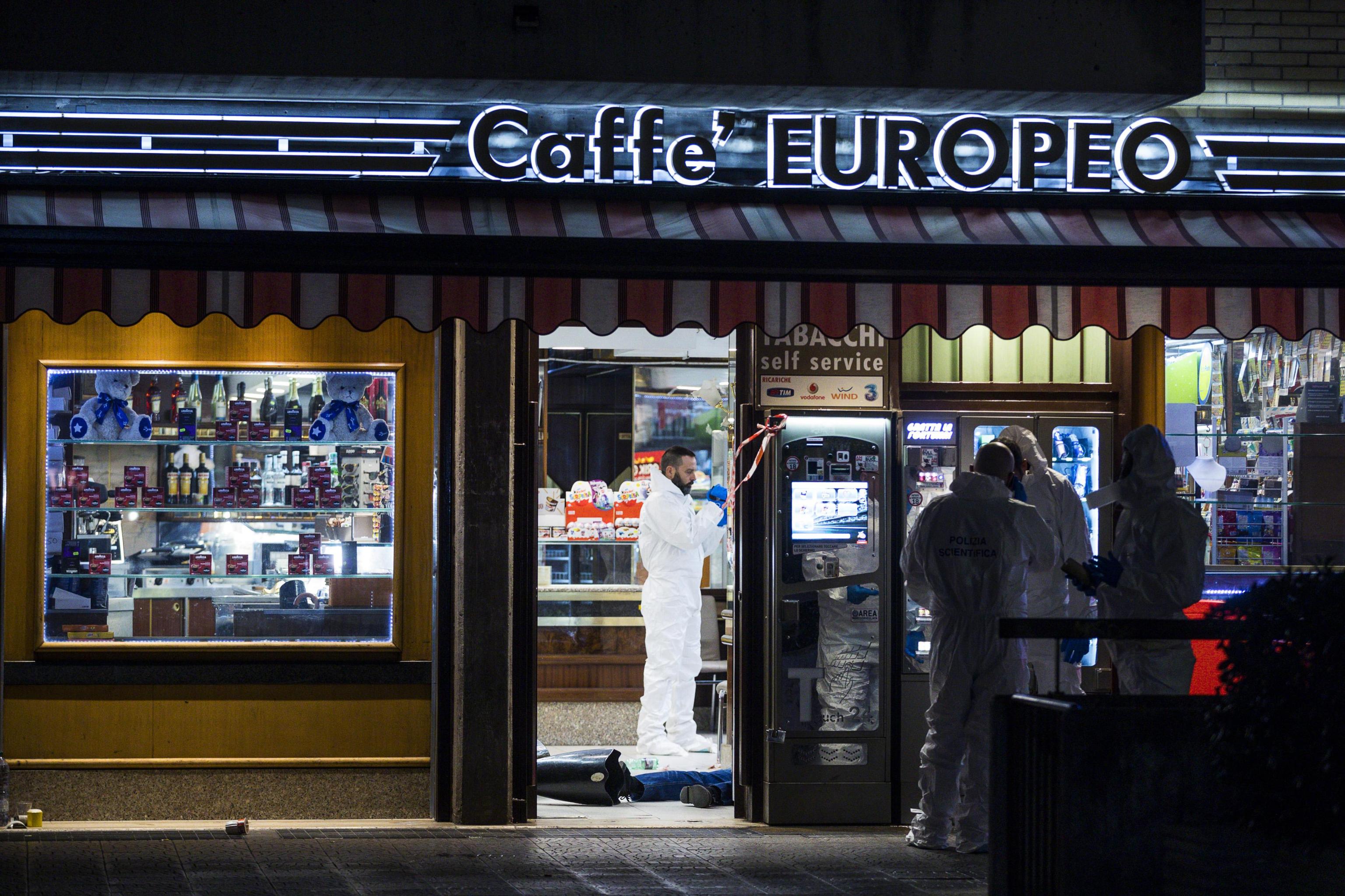 Roma, sparatoria bar-tabacchi: rapinatore ucciso per sbaglio dal suo complice?