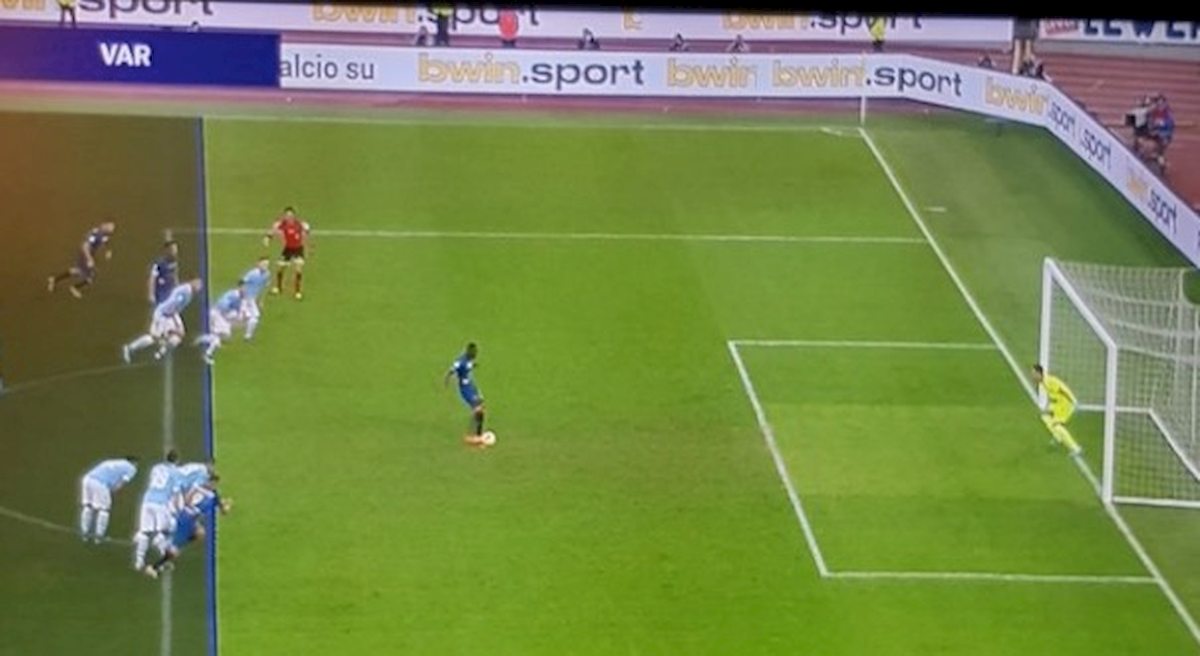Rigore Lazio Lecce Lapadula gol viene annullato ecco perché