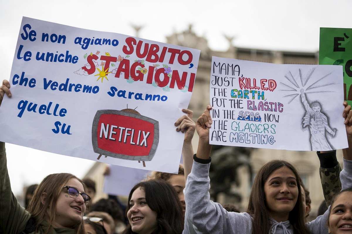cartelli studenti corteo roma