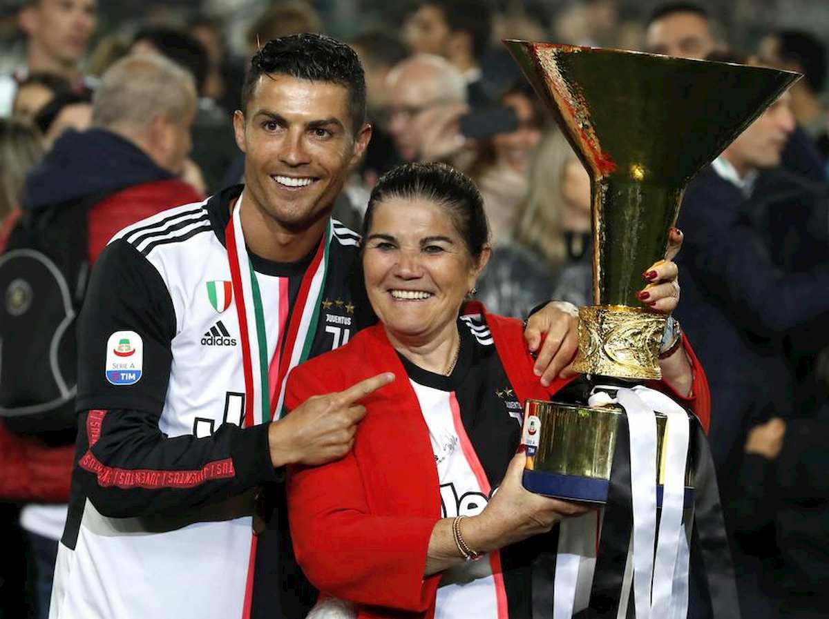 Cristiano Ronaldo eredità giallo matrimonio segreto per non far arrabbiare mamma