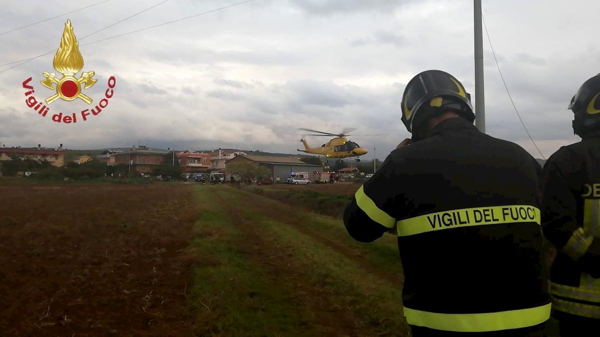 Santa Severa, ultraleggero urta cavi dell'alta tensione e precipita: Franco Torretta morto, grave l'amico