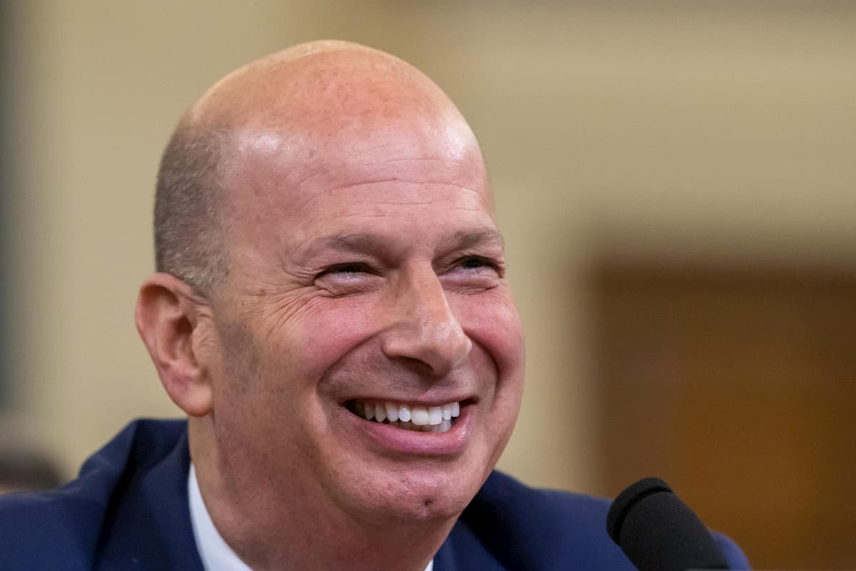 Impeachment, l'ambasciatore Sonland inguaia Trump: "Abbiamo eseguito i suoi ordini. Chiaro quid pro quo"