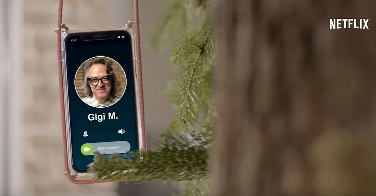 Natale, Spelacchio torna a Roma e Gigi Marzullo lo intervista nella promo Netflix