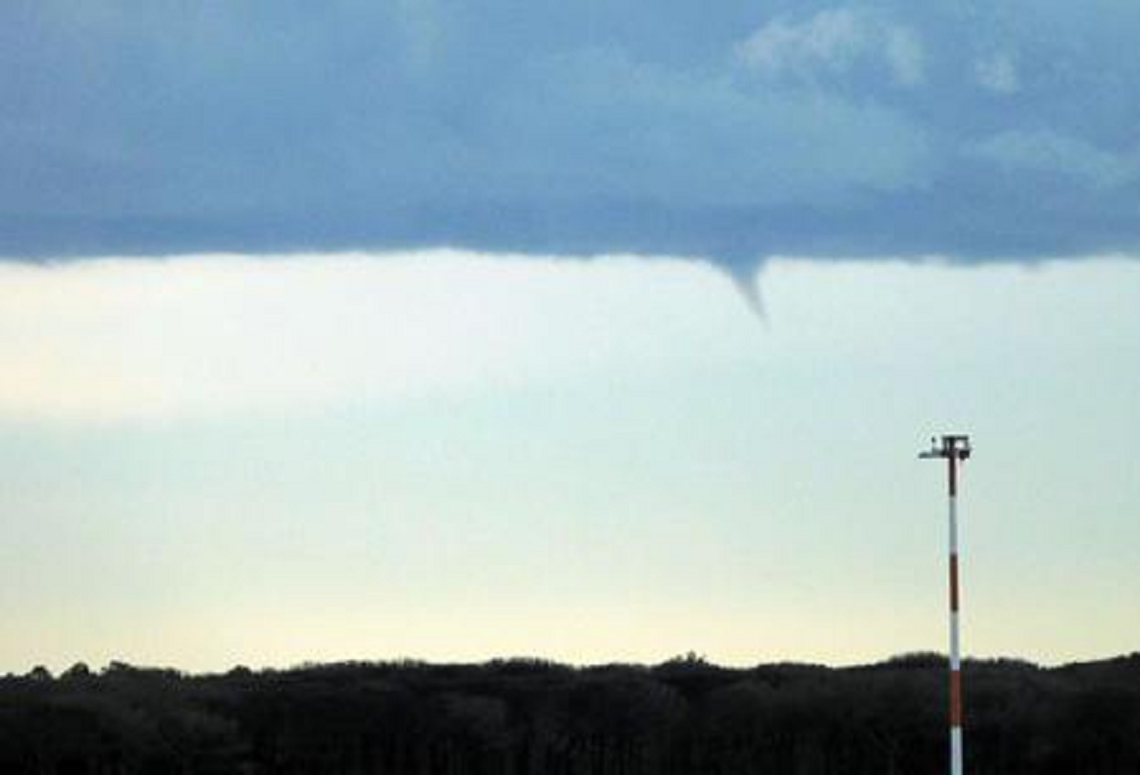 Una tromba d'aria, Ansa