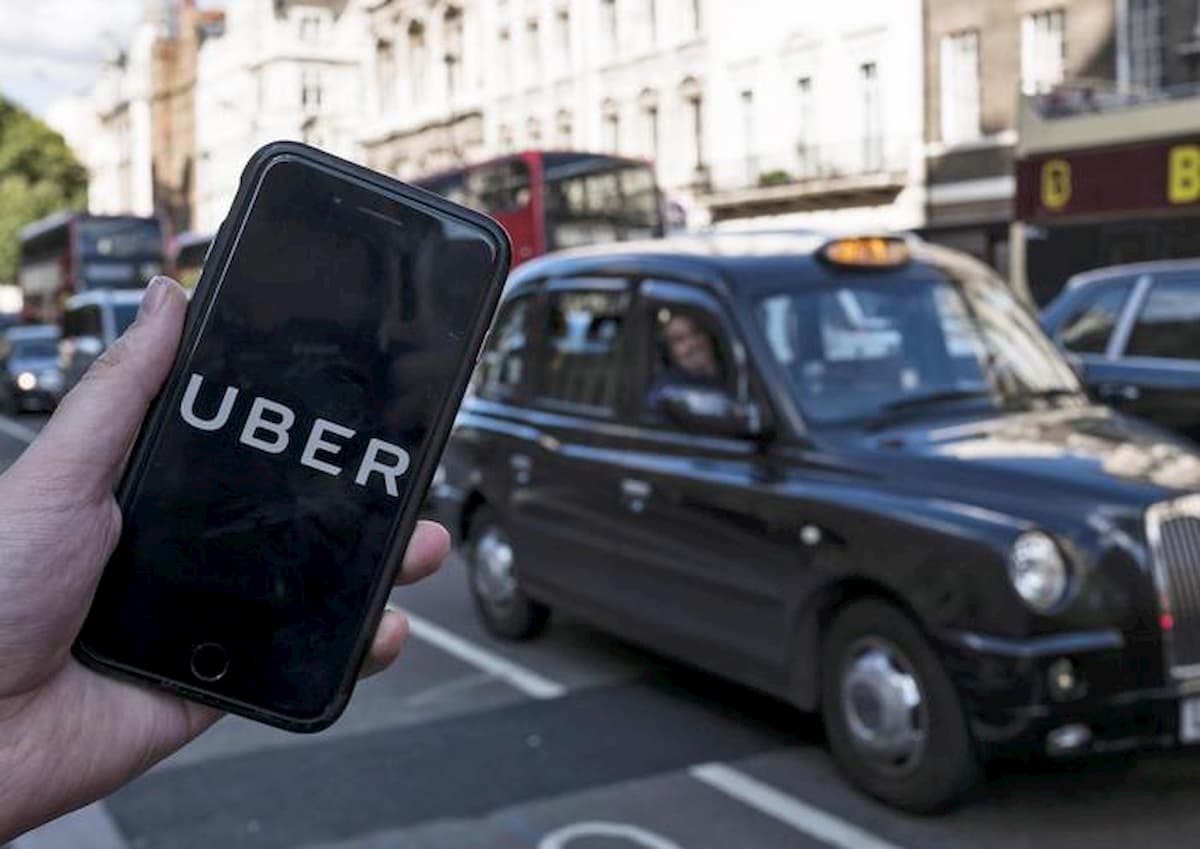 Uber. Il Comune di Londra revoca la licenza. In bilico il destino di 45mila conducenti