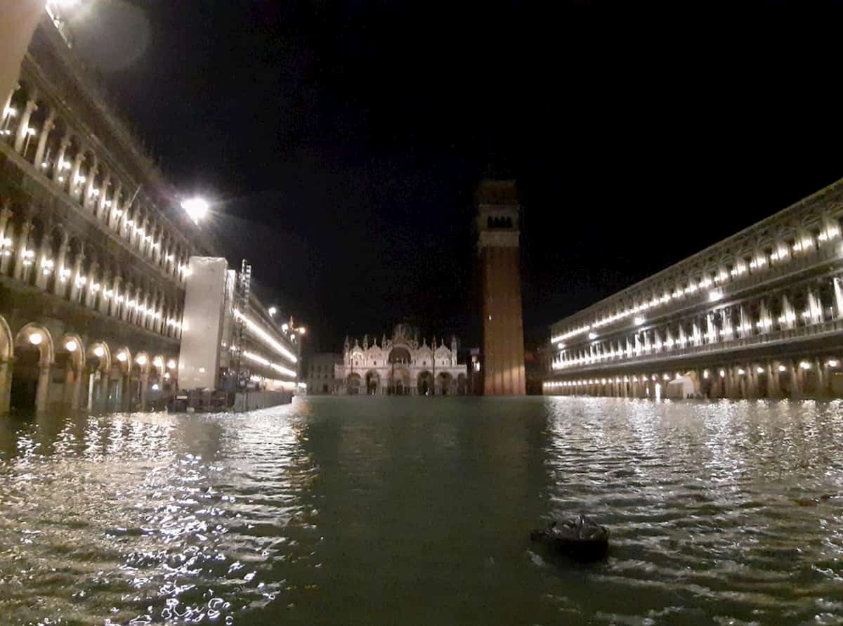 Venezia, il climatologo: "Il Mare Adriatico si alzerà di 9 centimetri"